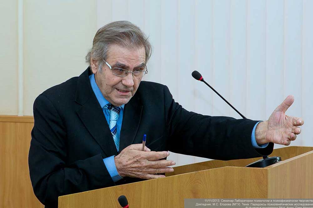 Владимир Михайлович Русалов (справа)